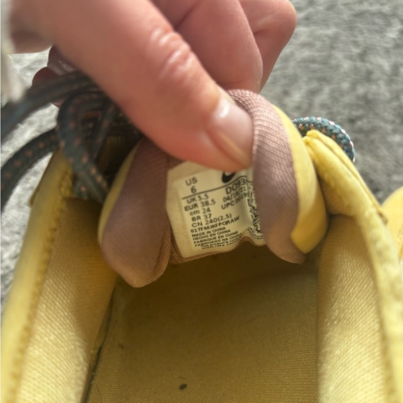 Air Max 1
Travis Scott - Saturn Gold
D09392 700 - Picture 6 of 8